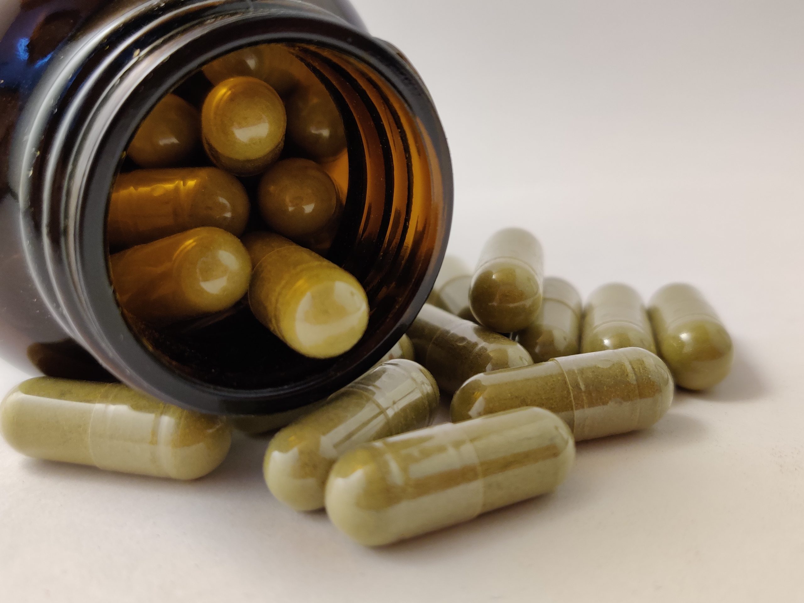 MORINGA CAPS FLOWING FROM JAR (4)